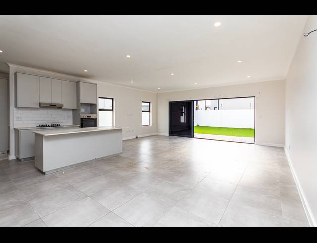 4 BEDROOM FREEHOLD FOR SALE IN SANDOWN